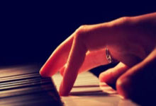 虎扑体育：RMC揭秘法国逆转幕后故事：德尚激情动员演讲+姆巴佩大秀领袖范.